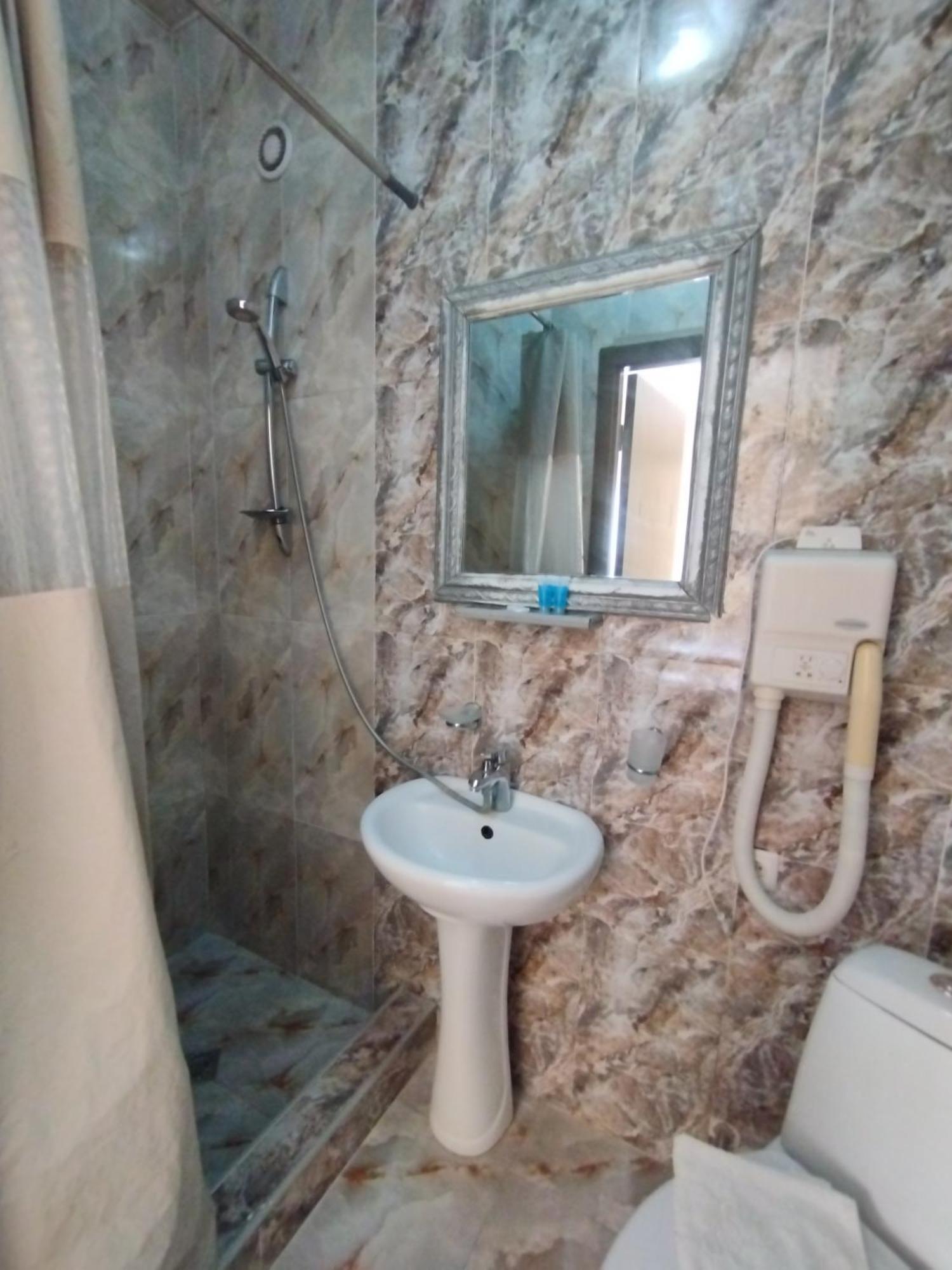 David Hotel Koutaïssi Extérieur photo
